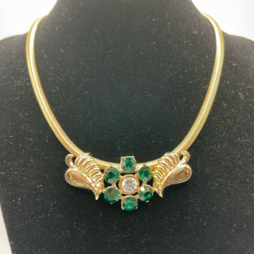 Coro Pegasus Vintage Emerald Green Flower Choker Necklace